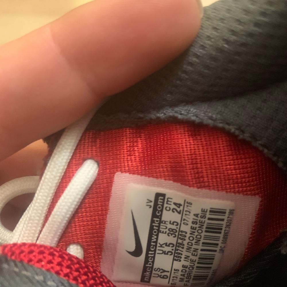 Nike sneakers - Picture 2 of 4